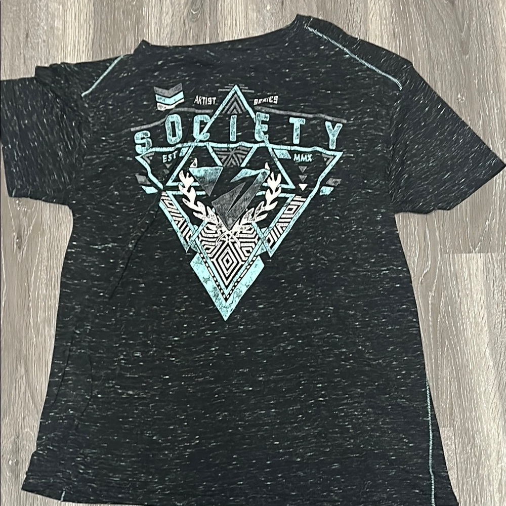 FOUR men’s xlarge tshirts